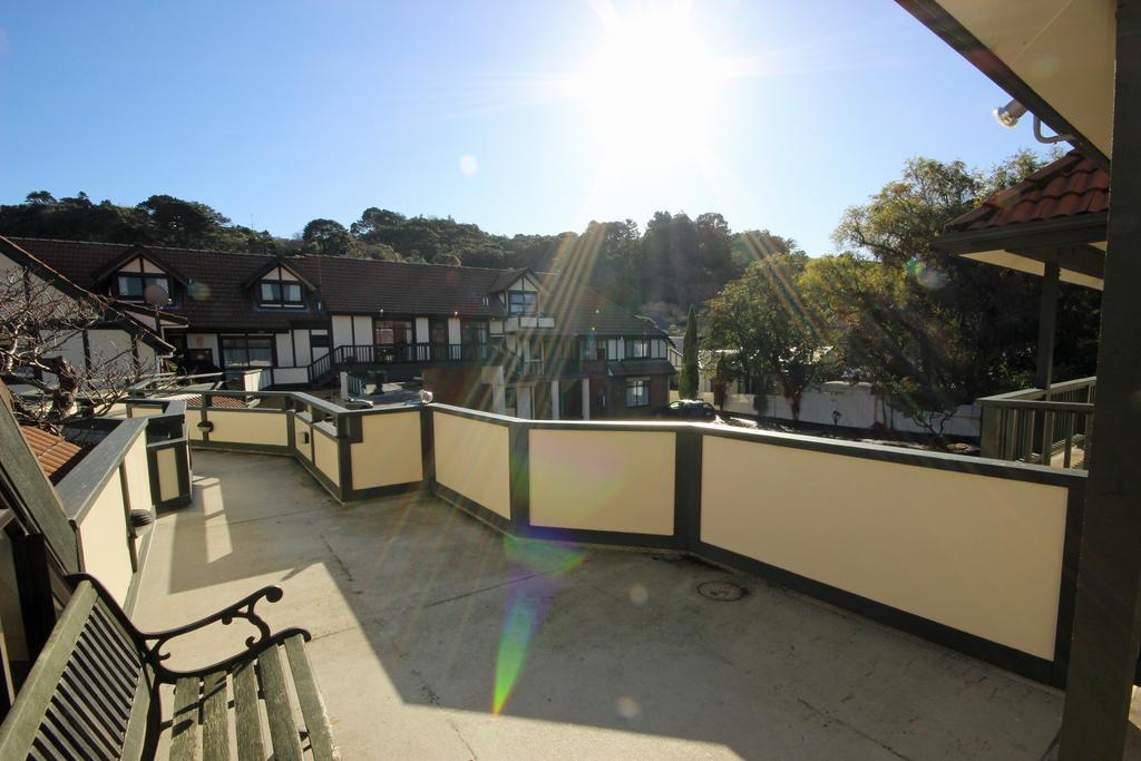 Champers Motor Inn Lower Hutt Bagian luar foto
