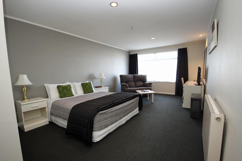 Champers Motor Inn Lower Hutt Bagian luar foto