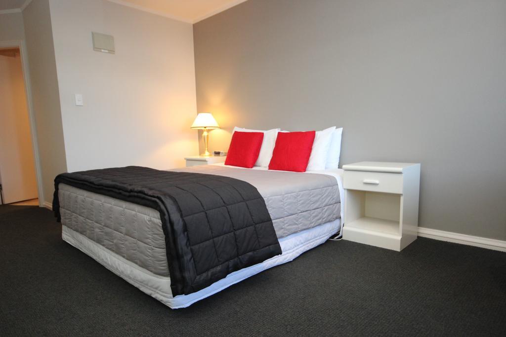 Champers Motor Inn Lower Hutt Bagian luar foto