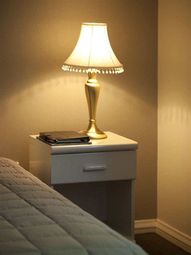 Champers Motor Inn Lower Hutt Bagian luar foto