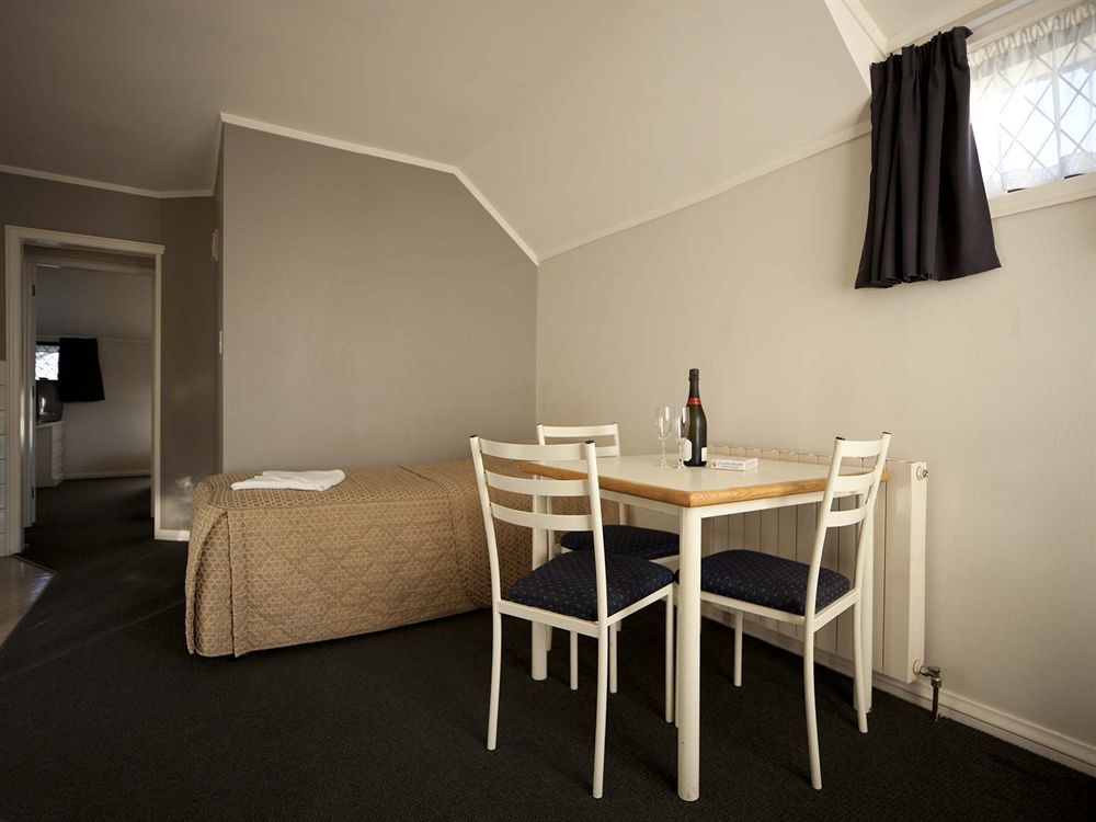 Champers Motor Inn Lower Hutt Bagian luar foto