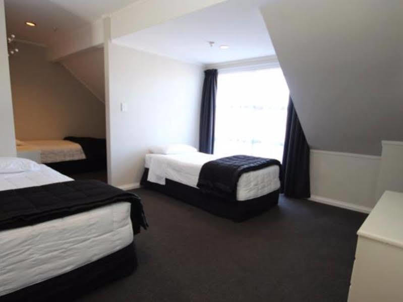 Champers Motor Inn Lower Hutt Bagian luar foto