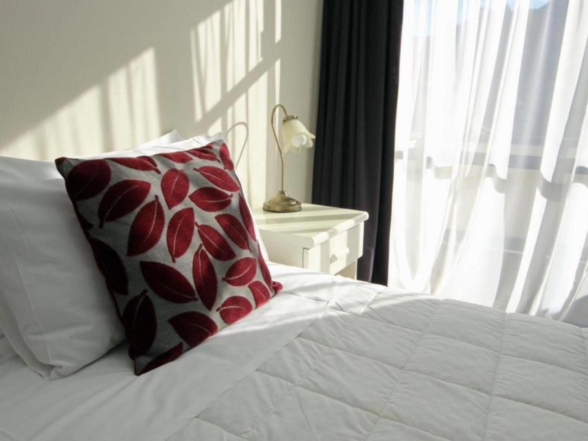 Champers Motor Inn Lower Hutt Bagian luar foto
